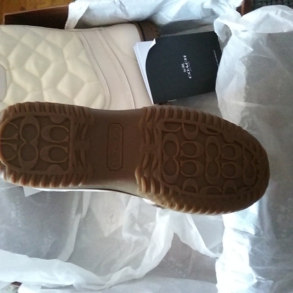 COACH Boots NWT 7.5, Chalk/ Sparrow - Picture 6 of 8